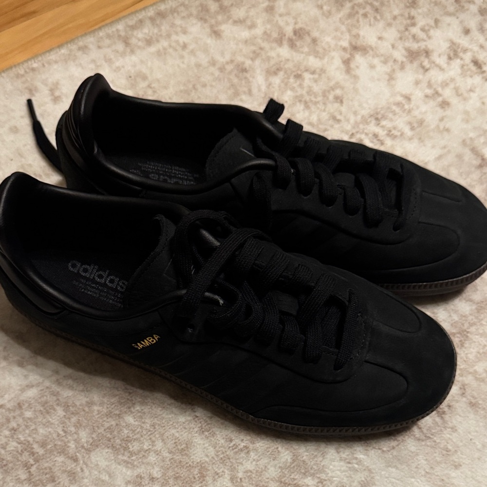 NWOT Adidas Samba Core Black & Gum - 5.5 men’s / 6.5 women’s